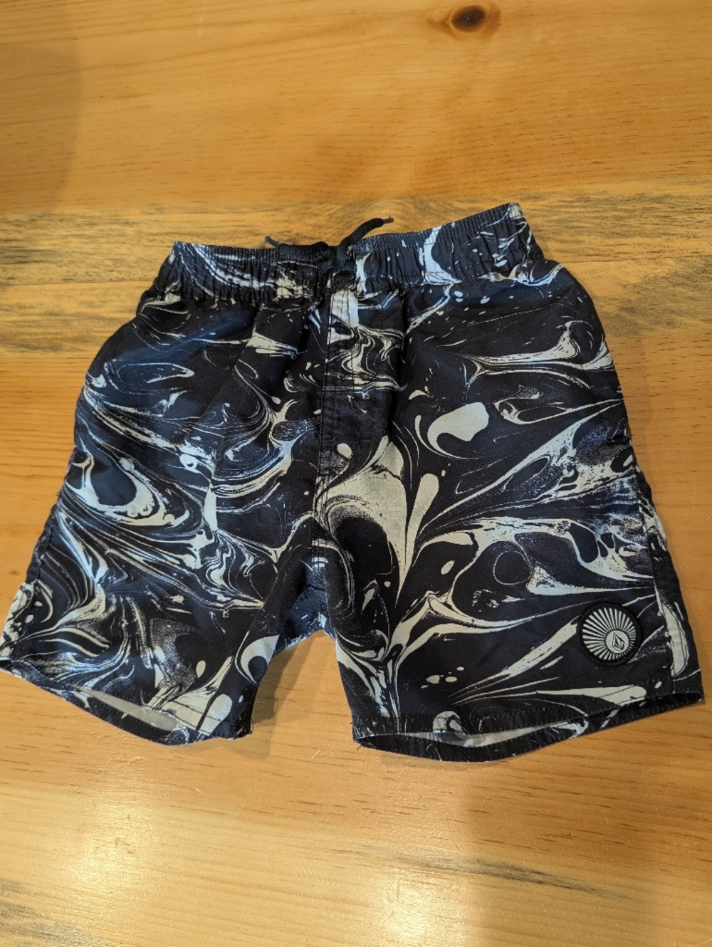 Volcom Boys Black & White Swim Shorts Sz 6